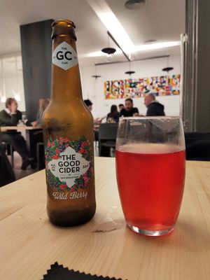 Una buena sidra artesana! at Uh Mami in Zaragoza