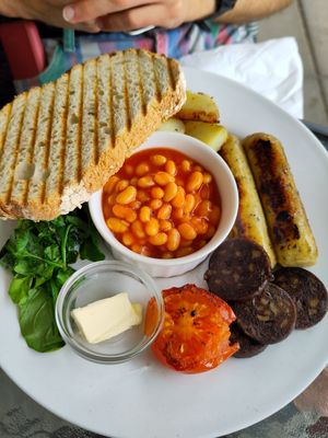 Full English breakfast (extra "black pudding") at Allison's Eatery in Bury St Edmunds