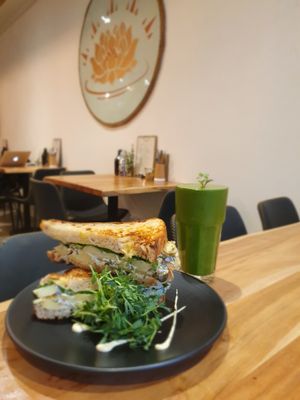 A perfect morning combo to enjoy here or takeaway! Our Green Smoothie is packed with local organic ingredients & our Potato Salad & Kombucha Pickle Toastie is made with Pigeon Hole at Little Lotus Cafe in Hobart
