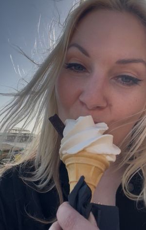 🍦WAS WORTH THE RUN TO GET THERE BEFORE IT CLOSED 😆♥️  at v360 in Brighton