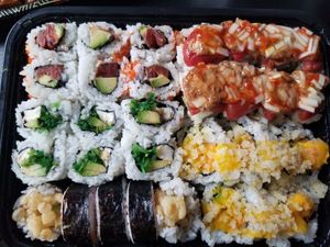 4 vegan rolls, I loved the fried mushrooms and the tempura sweet potatoes at Otani in Mayfield Heights