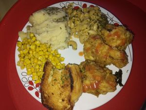 Cauliflower wings with garlic toast, mac and cheese, corn, and mashed potatoes and gravy at Vegan Food House in Dallas