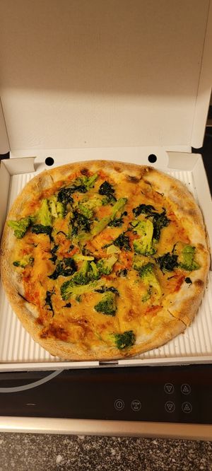 Pizza verde vegan #Veganuary at Dieci Pizza - Schaffhauserstrasse in Zurich