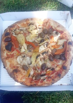 Giardino pizza w/vegan cheese, that I had (and loved) at Dieci Pizza in Rapperswil-jona