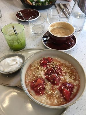 Porridge at Paperboy Coffee Bar in Hampton
