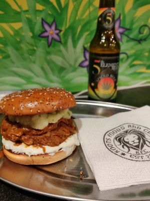 Damn that was gooood!!!
Vegan burger with caramelized onions...🤘🤘 at Roots Foods and Culture in Athens