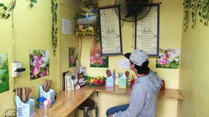 Tiny inside at Pho Chay in Hanoi