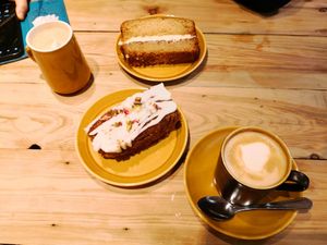 Great cakes & flat white at Green Earth in Bedford