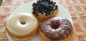 Vegan donuts at EnVie Vegan in Geneva