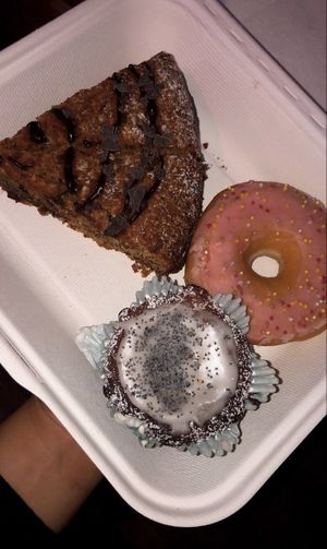 Muffin, donuts et cake  at EnVie Vegan in Geneva