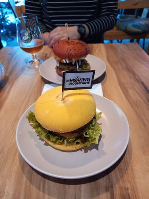 BBQ and Mexican burgers at EnVie Vegan in Geneva