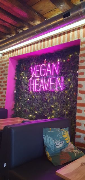  at EnVie Vegan in Geneva