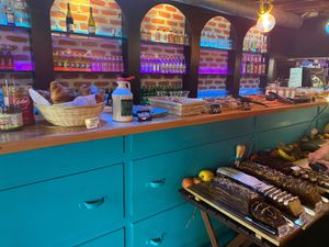 Sunday brunch buffet at EnVie Vegan in Geneva