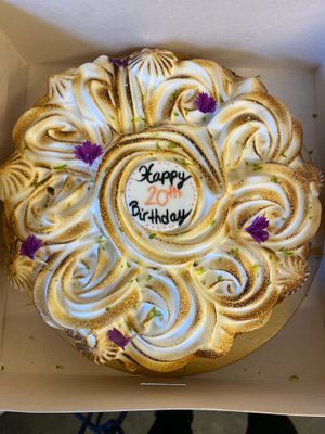 Meringue lemon tart at EnVie Vegan in Geneva