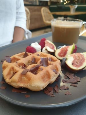 Waffle Donut at EnVie Vegan in Geneva