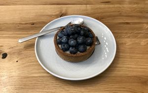 Tartelette aux myrtilles  at EnVie Vegan in Geneva