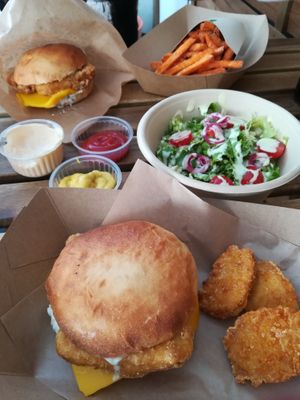 "Free Willy" burgers, salad and sweet potatoes fries at EnVie Vegan in Geneva