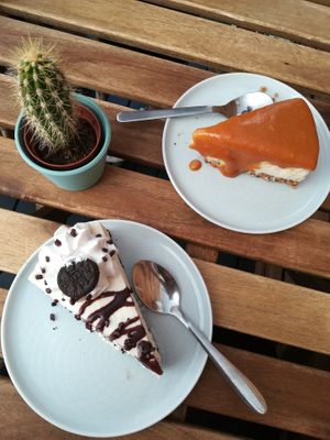 Cheesecakes at EnVie Vegan in Geneva