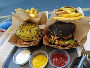 She Hulk + Dark Knight at EnVie Vegan in Geneva