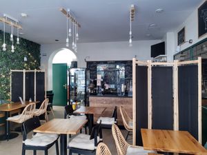 Interior at EnVie Vegan in Geneva