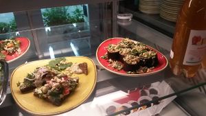 Lunch menu including sushi (raw nori leaves filles with sprouted buckwheat and seeds and veggies) at Adoravita in Zug