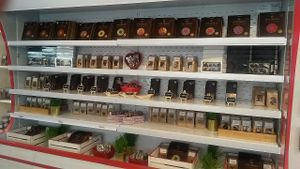 Customers can buy chocolate, chocolate covered fruits, raw organic oils and nutbutters (all made inhouse!)  at Adoravita in Zug