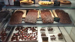 Display with chocolate and unbaked "cakes" at Adoravita in Zug
