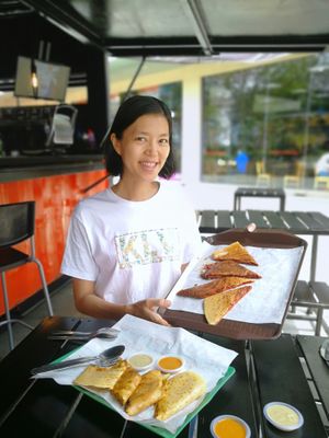 Outdoor seating, can be hot

1. Mysore Masala Thosai RM7.90
2. Schezwan Masala Thosai RM8.50 at Thosai Cafe in Petaling Jaya