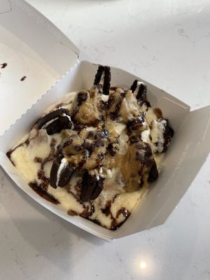 Vegan Desert!! #Veganuary at Cinnaholic in Gilbert