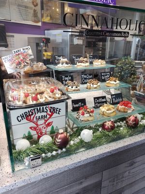 X-mas special 12/18/22 at Cinnaholic in Gilbert