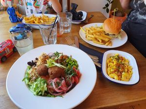 Soul bowl, mac n cheese, burger at Tansy's Pantry in Godshill