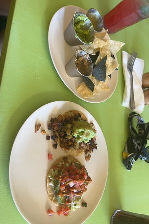 Jeff Breakfast Hash, Phat Hass, Chips & Guac at Hijo De Su Madre in Los Angeles