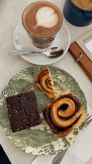 vegan chocolate-zucchini brownie, moccachino with oat milk and vegan cinnamon roll :))  at Café Rotkehlchen - Bayenthal in Cologne