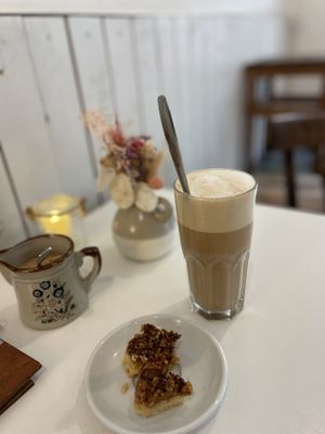 Pumpkin spice latte   at Café Rotkehlchen - Bayenthal in Cologne