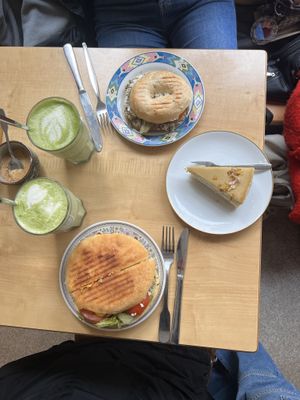 Panini, bagel und Kuchen   at Café Rotkehlchen - Bayenthal in Cologne
