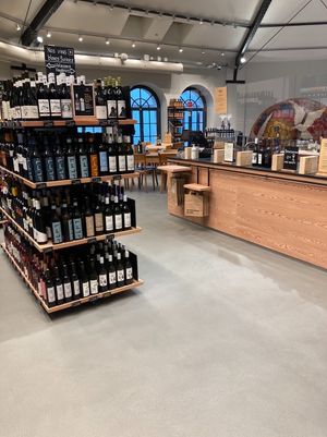 Wine and wine bar at FOOBY in Lausanne