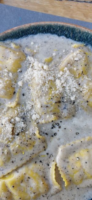 Ravioli à truffe et ricotta at d'Angelo in Mykonos