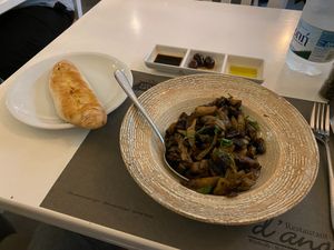 Misto Funghi and bread at d'Angelo in Mykonos