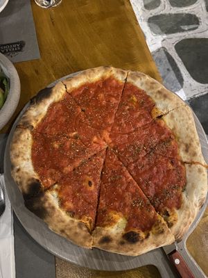 Marinara pizza  at d'Angelo in Mykonos