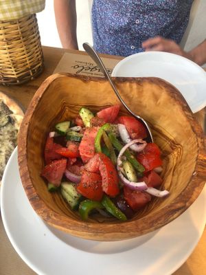 Insalata greca vegan at d'Angelo in Mykonos