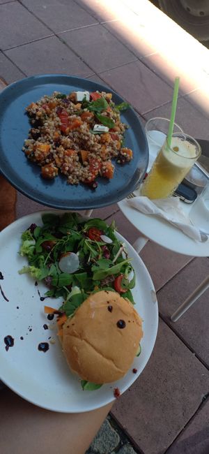 Vegan burger & Argentinian salad at Super Donkey in Belgrade