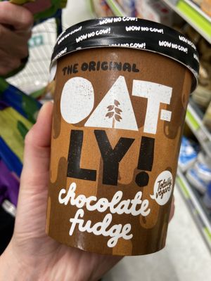 Oatly Eiscreme 🤩 at 10-11 in Reykjavik