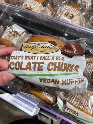 Vegan muffin  at KEF - Mathús in Keflavik