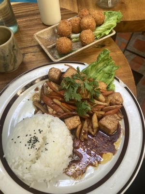 Khmer-style ginger tofu  at Bong Bonlai at YK Art House in Phnom Penh