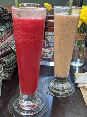 Beetroot & Carrot (L) _ Mixed Fruit Smoothie (R) at Bong Bonlai at YK Art House in Phnom Penh
