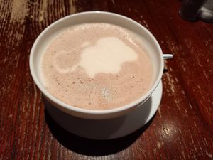 Vegane heiße Schoki mit Hafermilch at Kult in Wurzburg