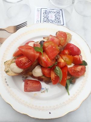 Tomato bruschetta at Bloomy in Toulouse