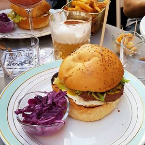 Dirty Anton burger at Bloomy in Toulouse