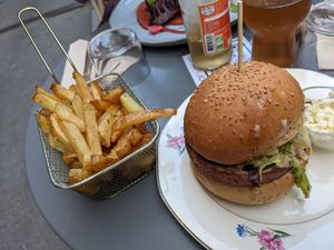 Burger and fries at Bloomy in Toulouse