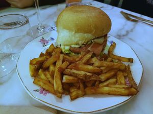 Burger and fries at Bloomy in Toulouse